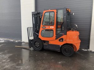 Used Doosan G25E-5 Forklift with heated cab For Sale in Ontario, QC and MB