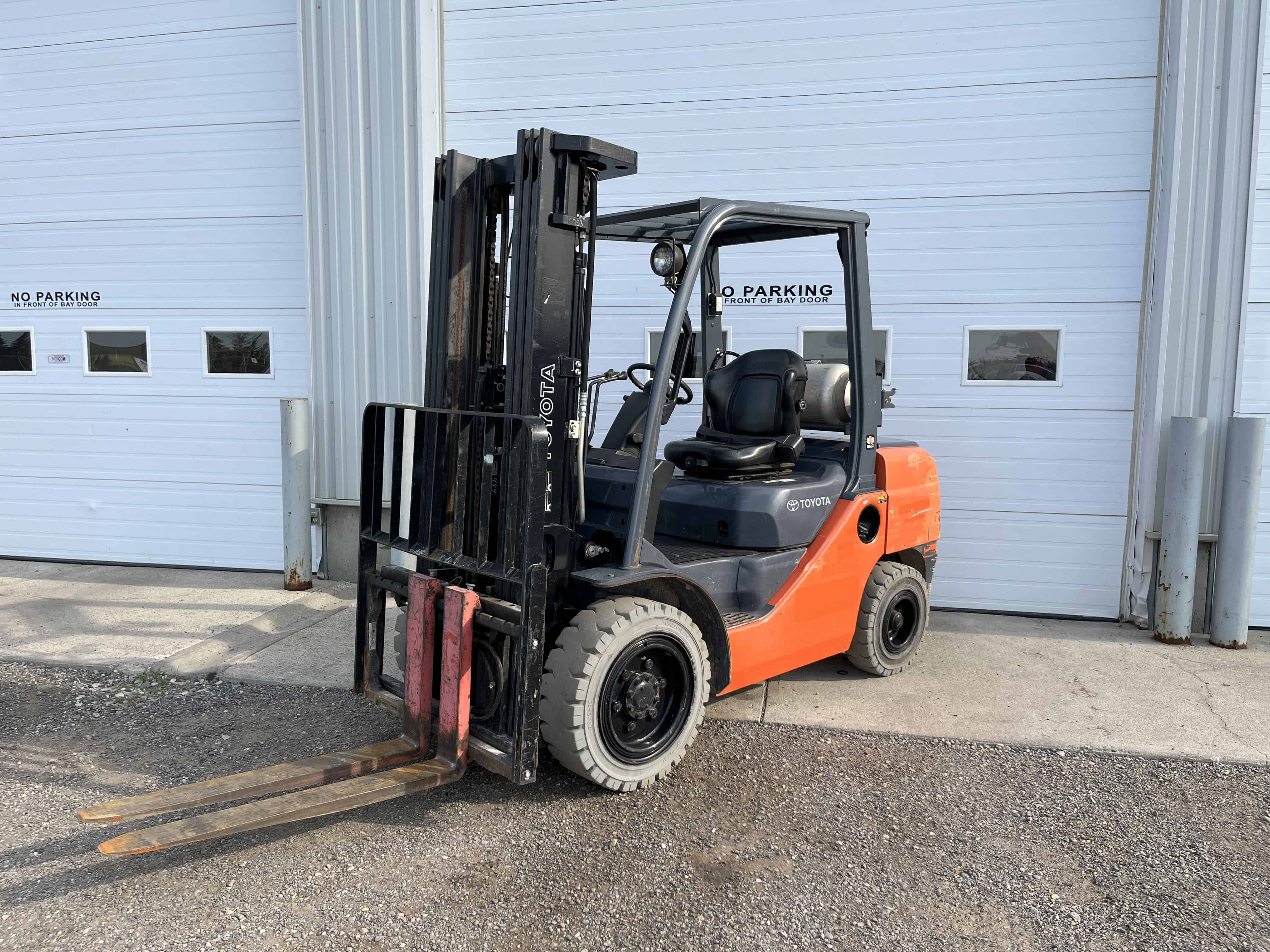 Used Toyota 8FGU30 6000 lb Forklift For Sale in Alberta, BC, SK and MB Western Canada
